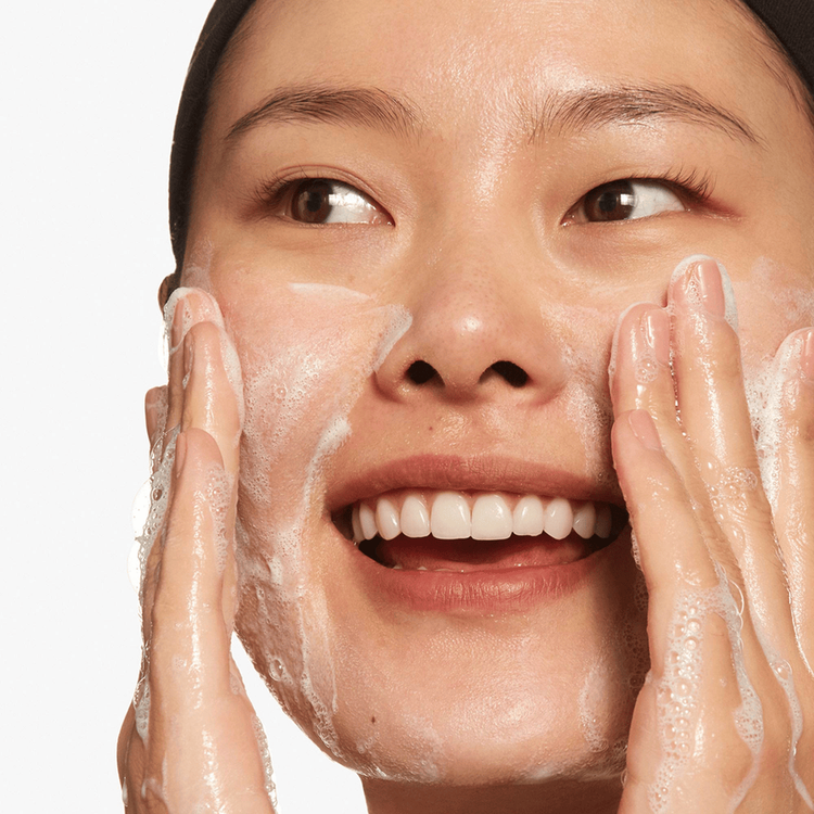 All About Clean™ 2-In-1 Cleansing + Exfoliating Jelly Anti-Pollution Gel limpiador elimina acumulación de contaminación