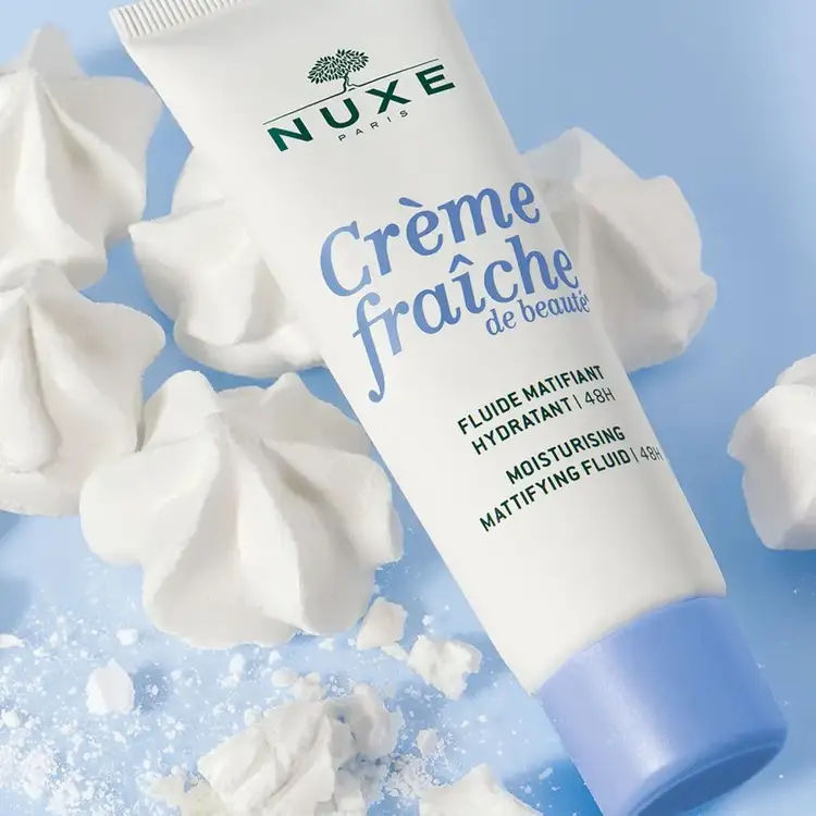 Crème Fraîche De Beauté Emulsión refuerza la hidratación 48 horas