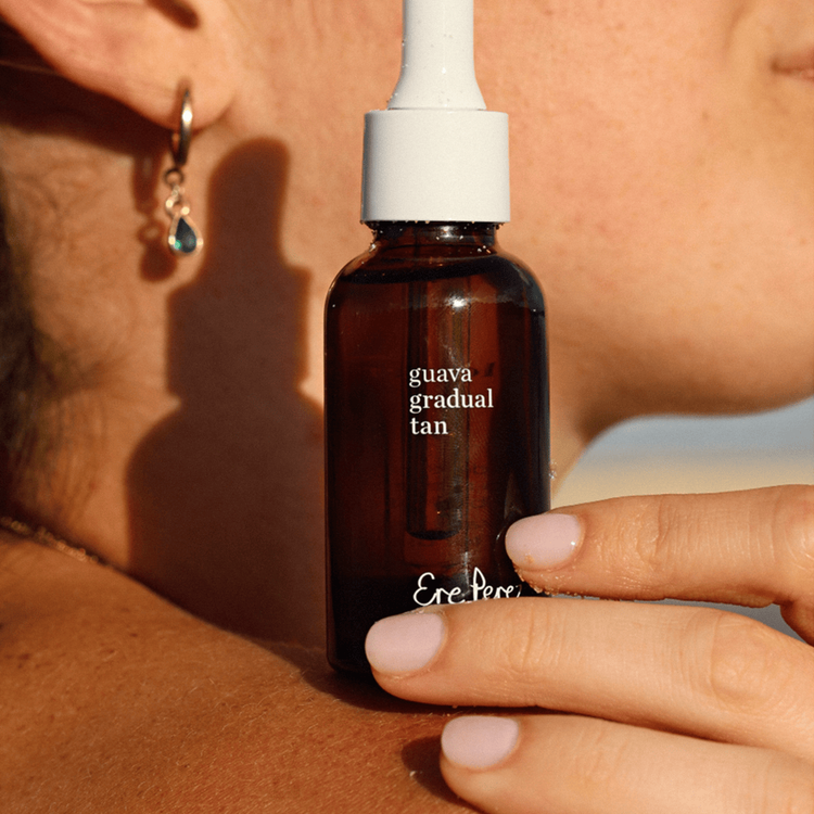 Bronceador gradual de guayaba - Autobronceado, nutre dejando un acabado natural y uniforme