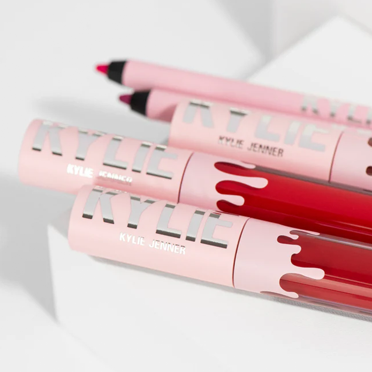 Kylie Matte Lip Kit - Labial líquido y delineador, hasta 24h de duración continua