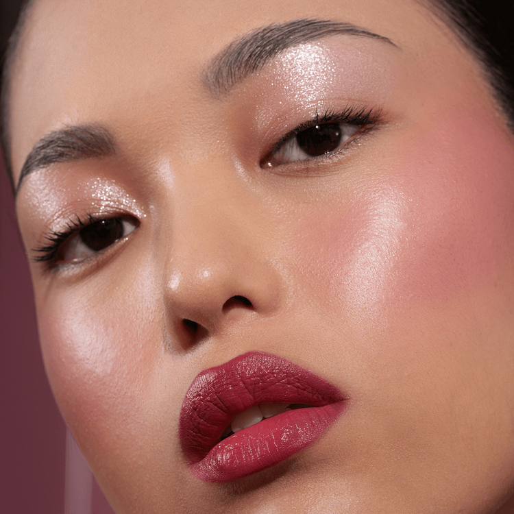 Berry Pop Lápiz labial labial cremoso con nueva fórmula.