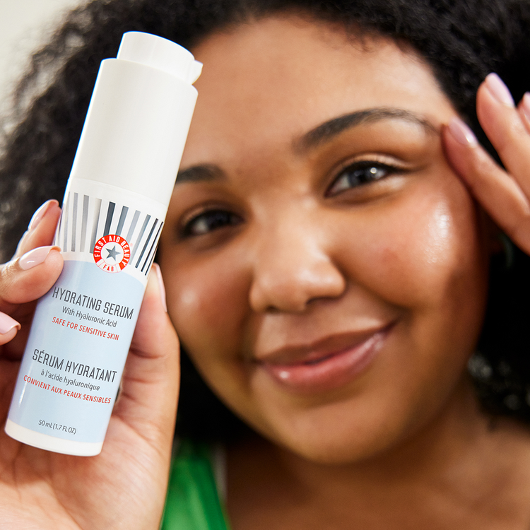 Hydrating Serum with Hyaluronic Acid Suero hidratante aumenta la hidratación