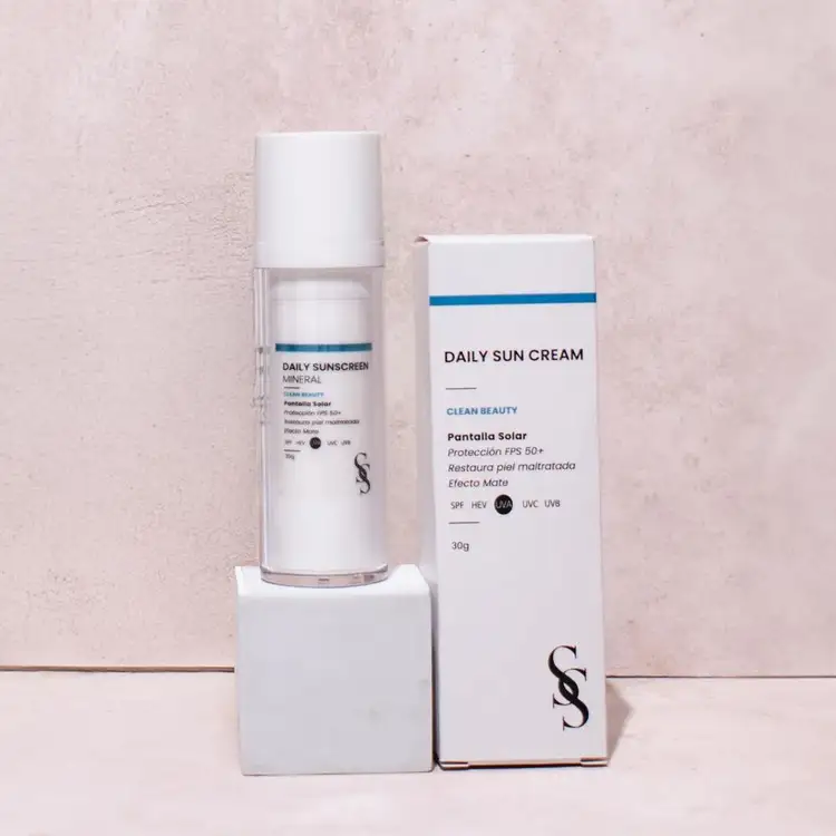 Skincare Protector solar protege, hidrata y combate los signos del envejecimiento