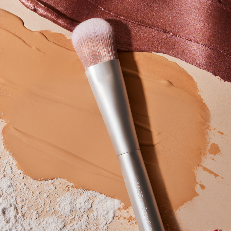 Skin2Skin Everything Brush Brocha de maquillaje acabado lujoso para la piel