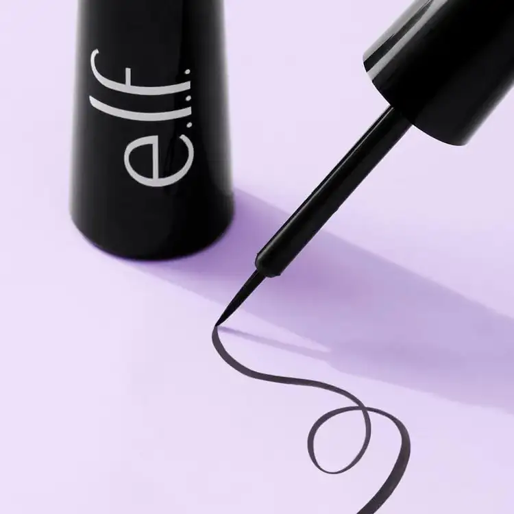 e.l.f. Expert Liquid Liner Delineador líquido de ojos de alta pigmentación con punta de pincel extra fina