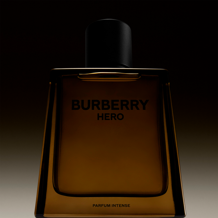 Hero - Parfum Intense, aroma amaderado