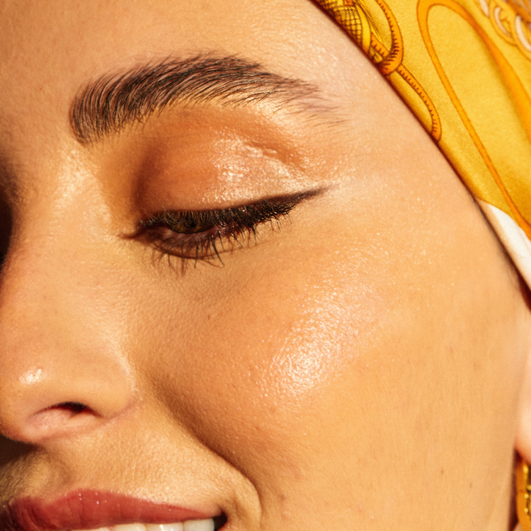 Hueliner Longwearing Kajal - Delineador de ojos, fórmula impermeable