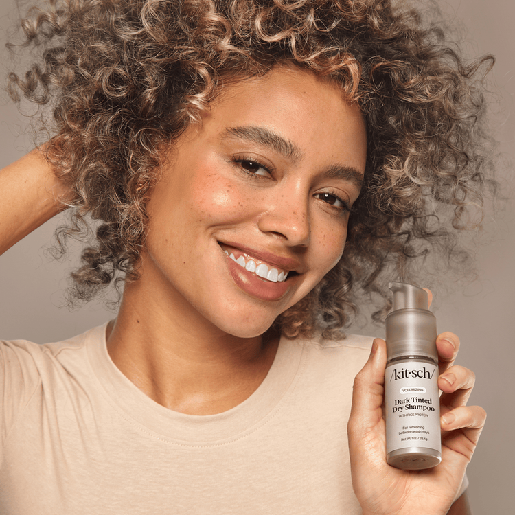 Volumizing Rice Protein Shampoo en seco deja el cabello fresco