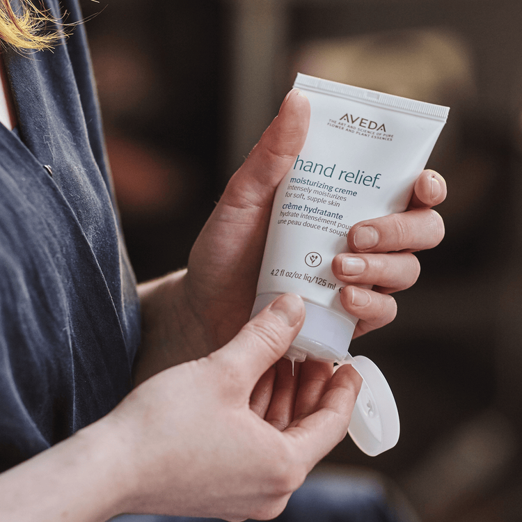 Hand Relief Crema hidratante hidrata y restaura la piel de las manos