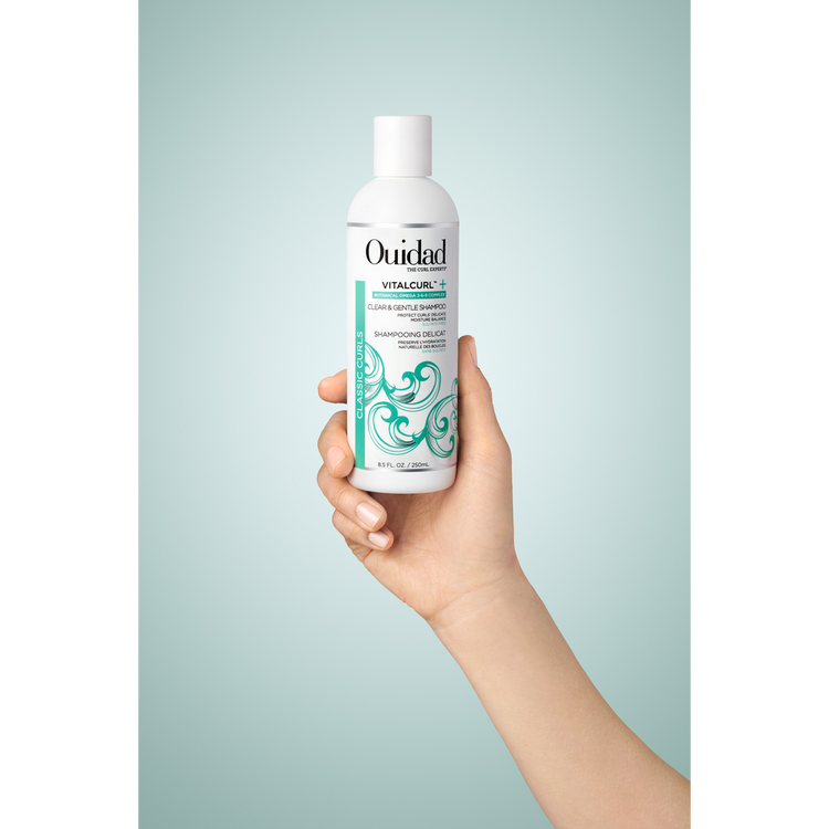 VitalCurl+ Clear and Gentle Shampoo hidrata el cabello