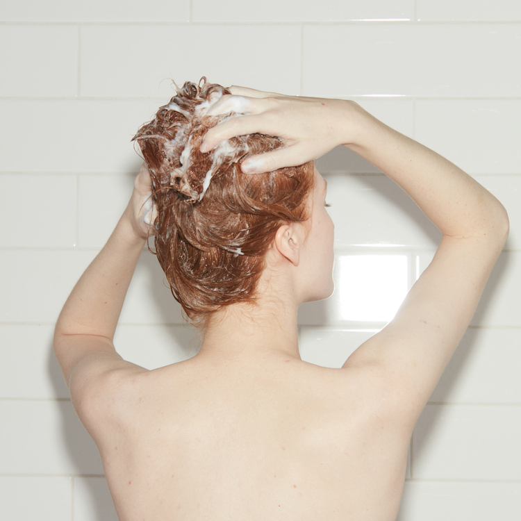 Ultra Sensitive Shampoo limpia sin irritar la piel