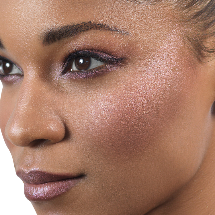 Heaven's Hue Iluminador cremoso y ligero realza la textura