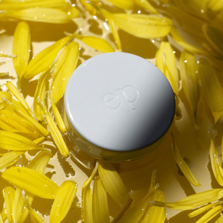 Base - corrector con árnica - Cubre el enrojecimiento, elimina ojeras y unifica la piel