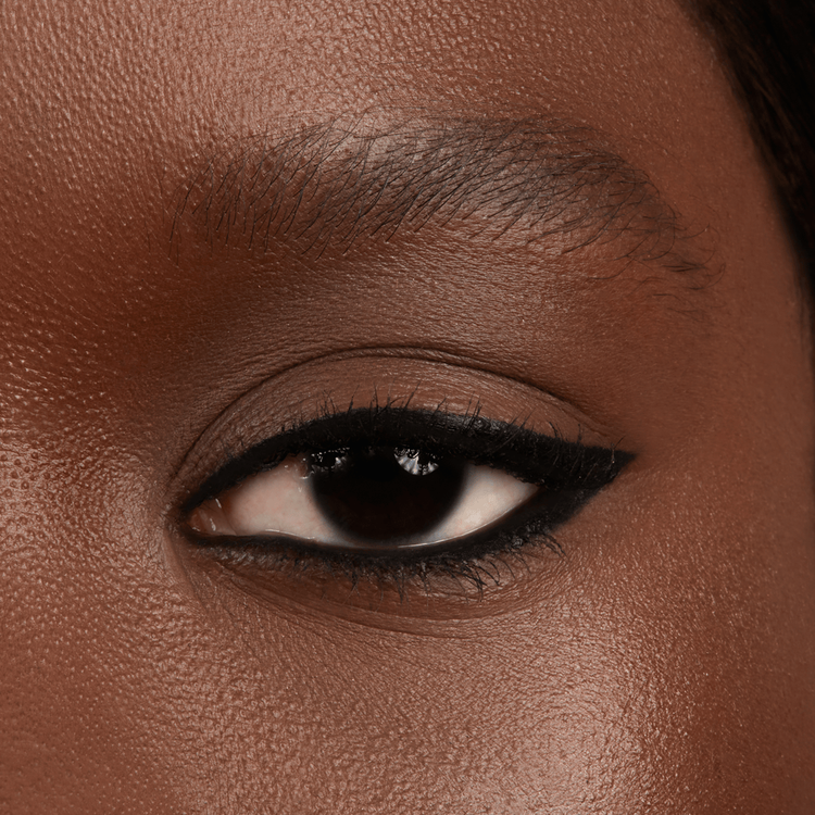 Macro Tech Delineador de ojos delineador cremoso en crayón.