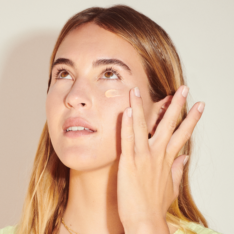 Brightwave Vitamin C Energizing + Brightening Crema para ojos ilumina la zona de ojos