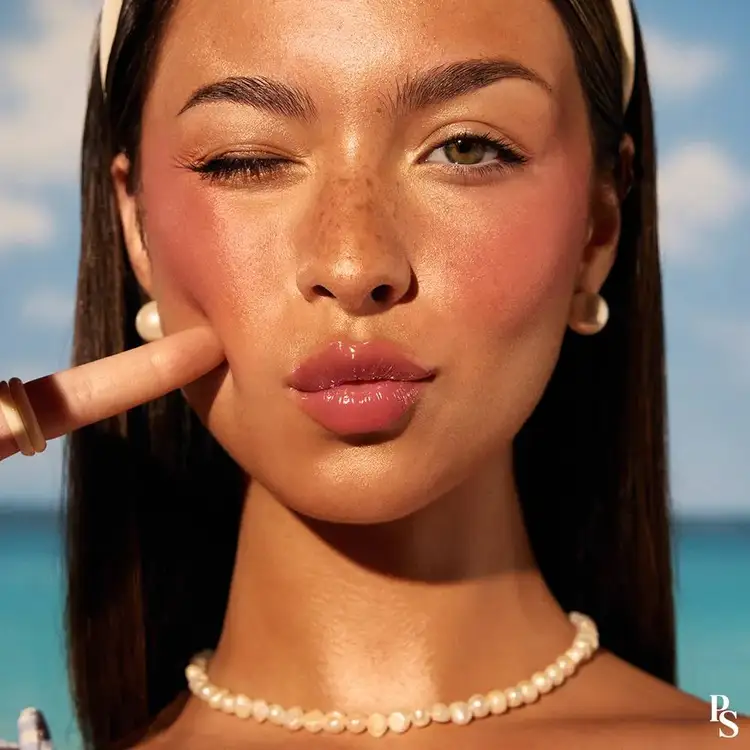 Polite Pops Powder Blush Stick - Blush en barra, infusionado con vitamina e