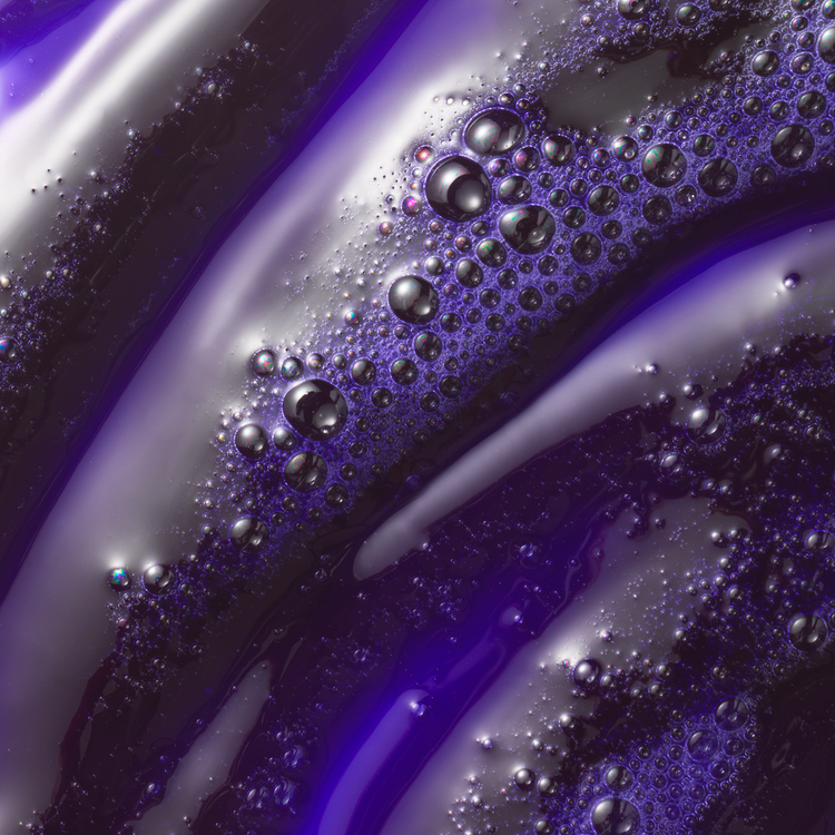 One Purple Shampoo limpia suavemente