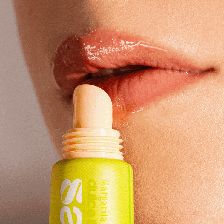 Lip Balm Charm SARELLY x Tequila Patrón - Bálsamo labial hidrante, edición limitada