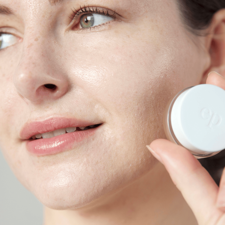 Base - corrector con árnica - Cubre el enrojecimiento, elimina ojeras y unifica la piel