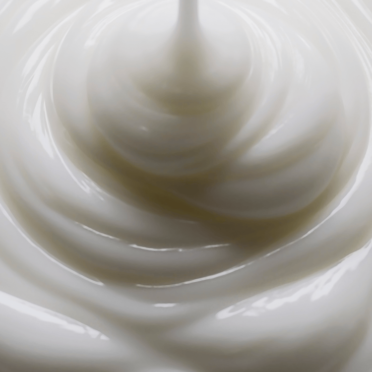 Nutriplenish Tratamiento diario hidrata y nutre el cabello seco y opaco