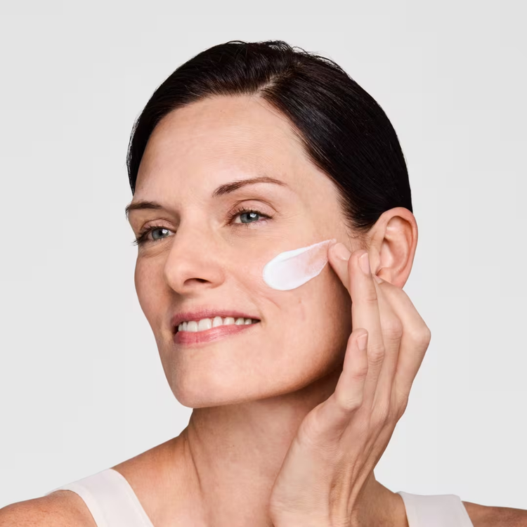 Daywear Advanced Multi-Protection Antioxidant 24H Cream Moisturizer Spf 15 Hidrante facial milti-protección fps15 antioxidante