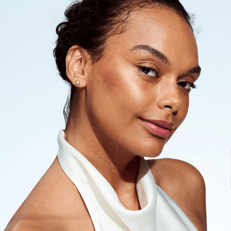 True Highlight Weight - Iluminador, resalta la luminosidad de la piel