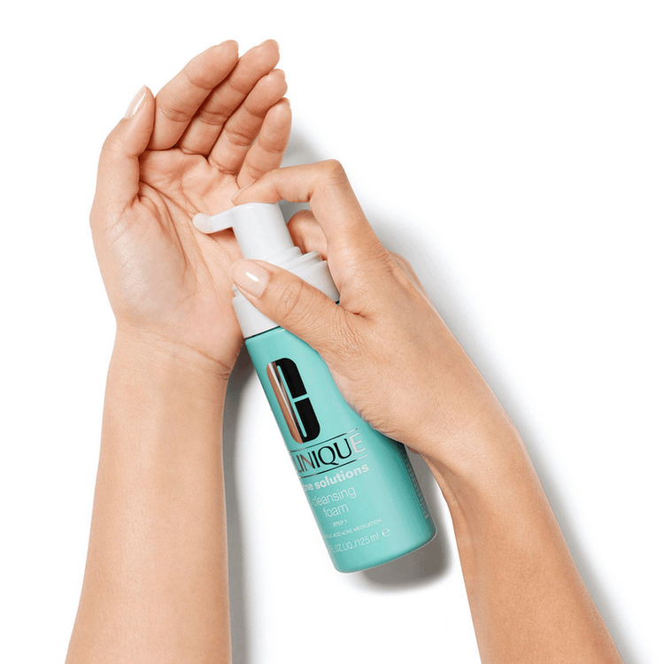 Mini Anti-Blemish Solutions Cleansing Foam Jabón antiacné remueve suciedad y alivia enrojecimiento e inflamación