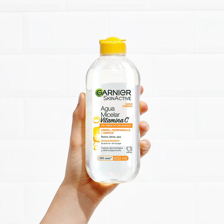 Garnier Skin Agua micelar remueve maquillaje visible