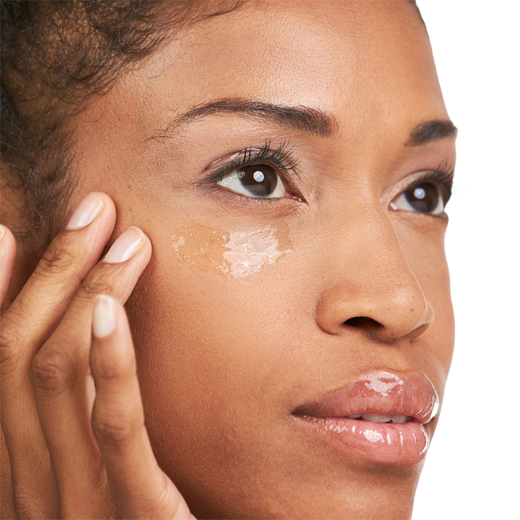 Dewy Eyed Illuminating & Depuffing Eye Serum Suero hidratación ligera y refrescante para tus ojos