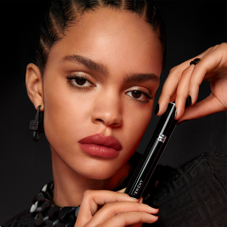 L'Interdit Couture Volume - Máscara de pestañas con 24 horas de duración y cuidado