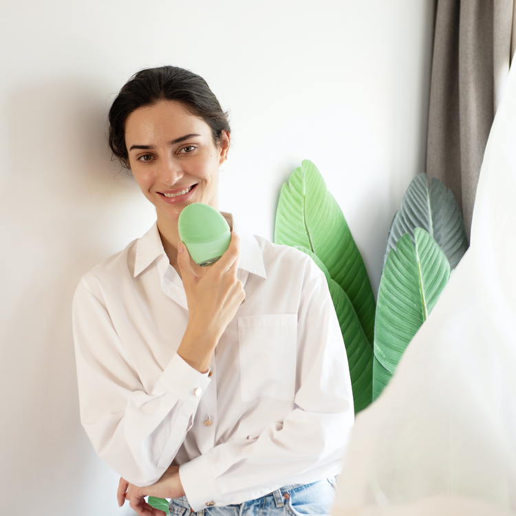 Luna 4 - Dispositivo de limpieza facial, para piel mixta o grasa