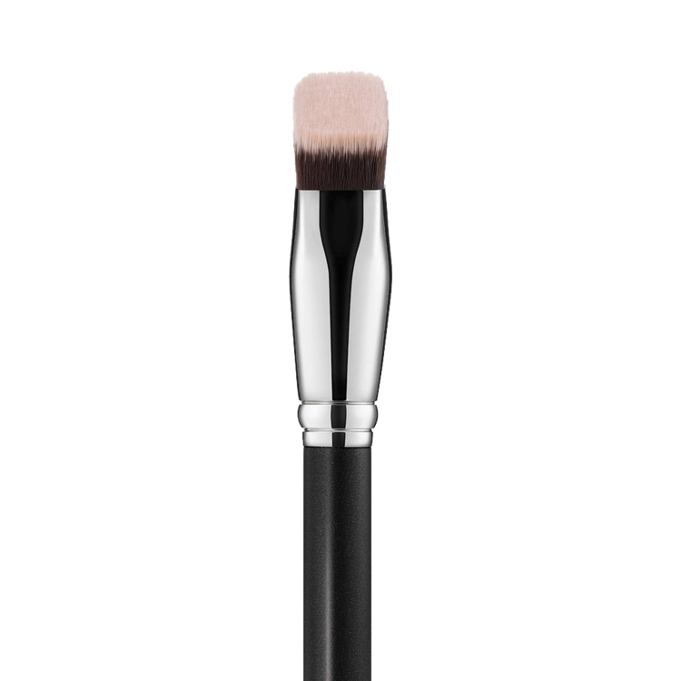 171S Smooth-Edge All Over Face Brush Brocha brocha precisa, suave y versátil