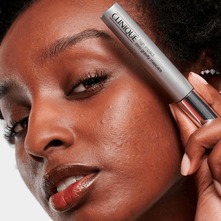 High Impact™ Zero Gravity Mascara Mascara de pestañas levanta y riza las pestañas