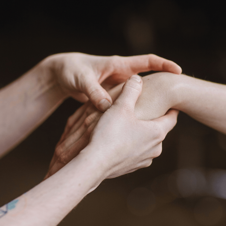 Hand Relief Crema hidratante hidrata y restaura la piel de las manos