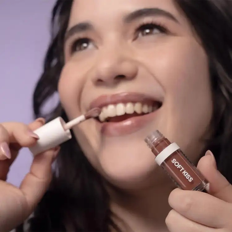 Soft Kiss - Lip Oil Brillo Labial, hidratante no pegajoso 2.5gr YIYI BEAUTY