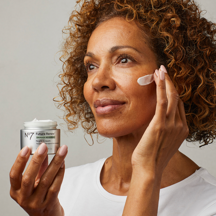 No7 Future Renew Damage Reversal - Kit antiedad, restaura y renueva tu piel