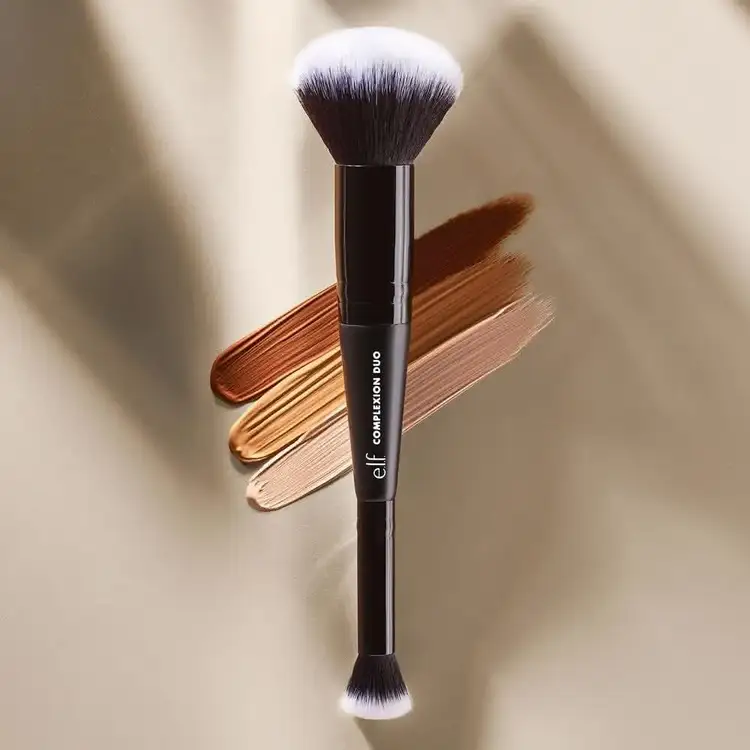 e.l.f. Concealer & Foundation Complexion Duo Brush Brocha dúo de complexión para corrector y base