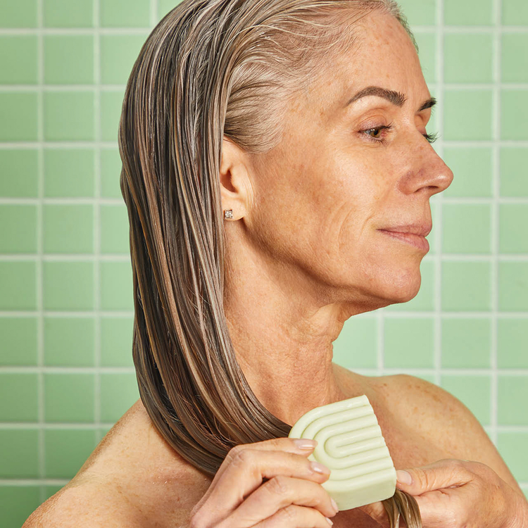 Tea Tree & Mint Clarifying Solid Barra acondicionadora rejuvenece el cabello