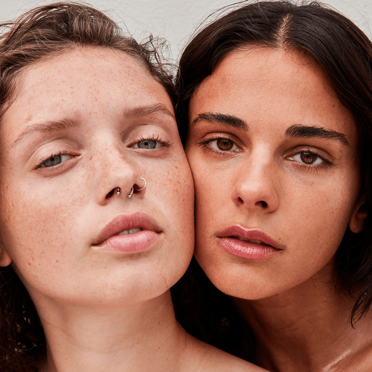 Bare Lumiere Barriere Crema reparadora realza el brillo