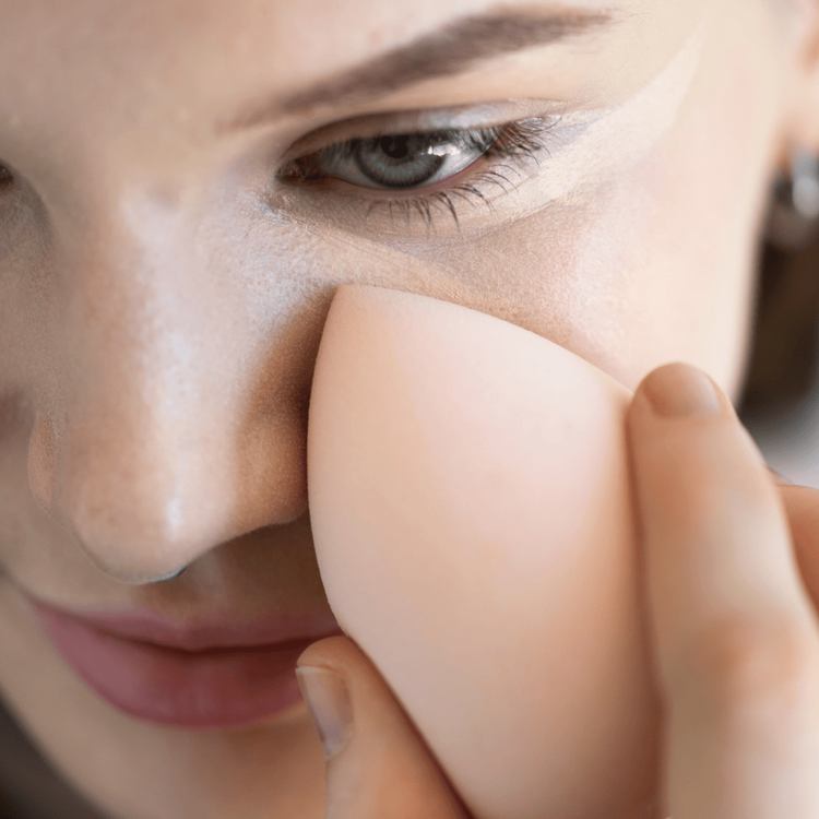 Base - corrector con árnica - Cubre el enrojecimiento, elimina ojeras y unifica la piel