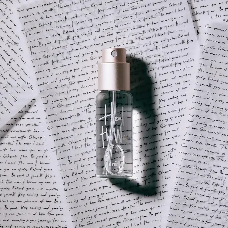 Heal the Way Eau de Toilette tamaño viaje fragancia cálida y reconfirtante