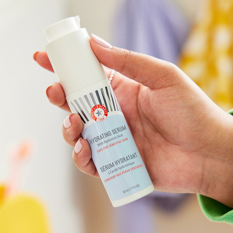 Hydrating Serum with Hyaluronic Acid Suero hidratante aumenta la hidratación