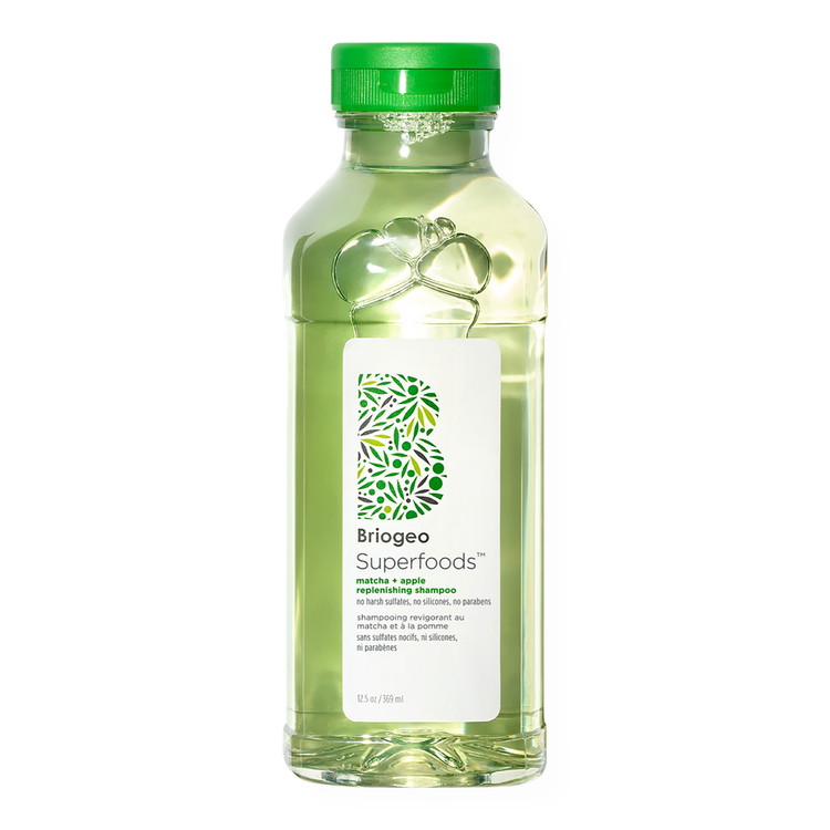 Superfoods Matcha + Apple Replenishing Shampoo hidrata el cabello