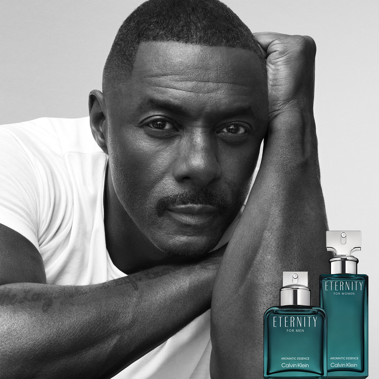Eternity For Men Aromatic Essence - Eau de Parfum, aporta un sentido de intriga a las interpretaciones previas de la atemporal fragancia