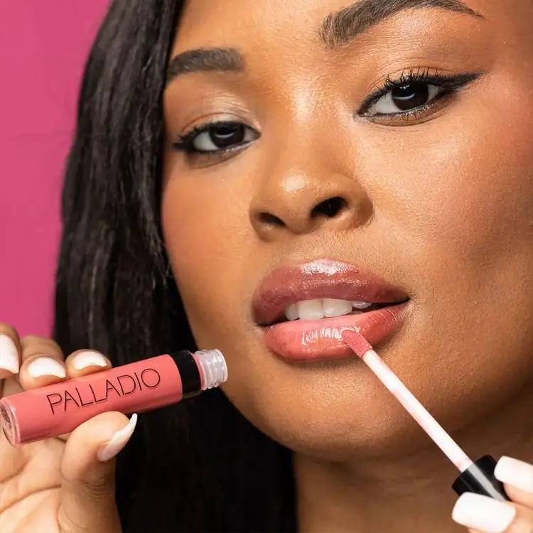 Lip Gloss - Brillo labial, color intenso e hidratación