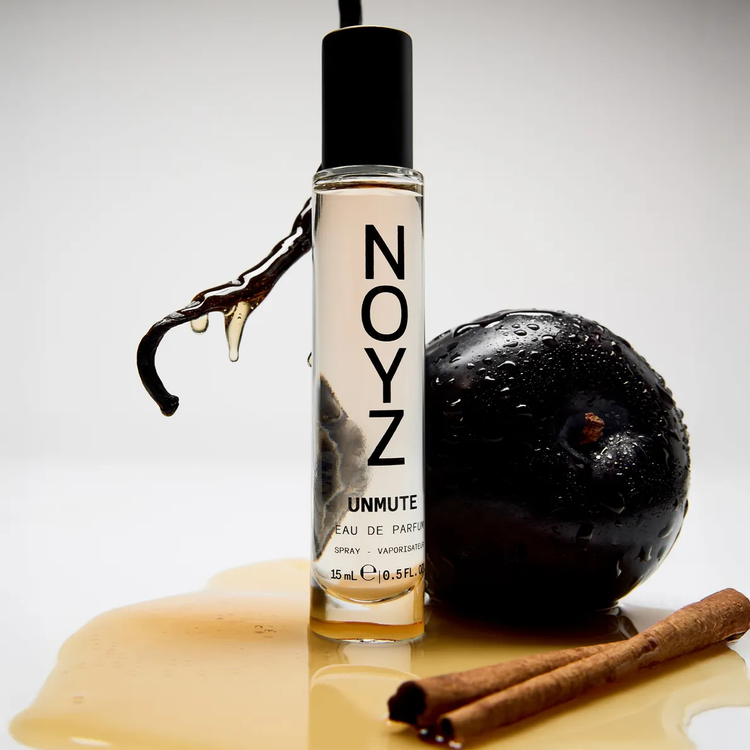 Unmute - Eau De Parfum, vainilla mejorada con notas de ciruela negra jugosa