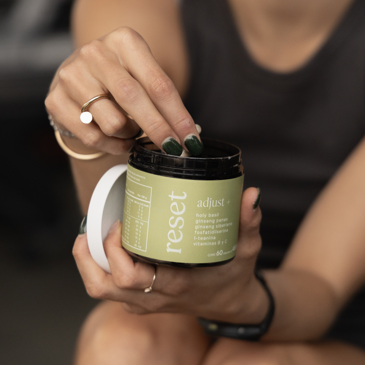 Adjust + Suplemento alimenticio diseñada para manejo del estrés, enfoque y energía equilibrada