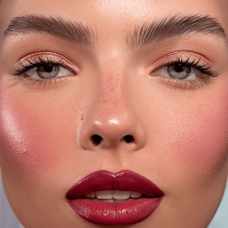 Berry Pop Lápiz labial labial cremoso con nueva fórmula.