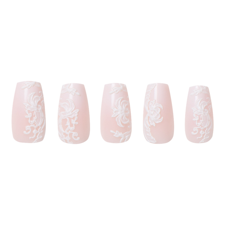 An V25 Lace Blush Uñas postizas look refinado