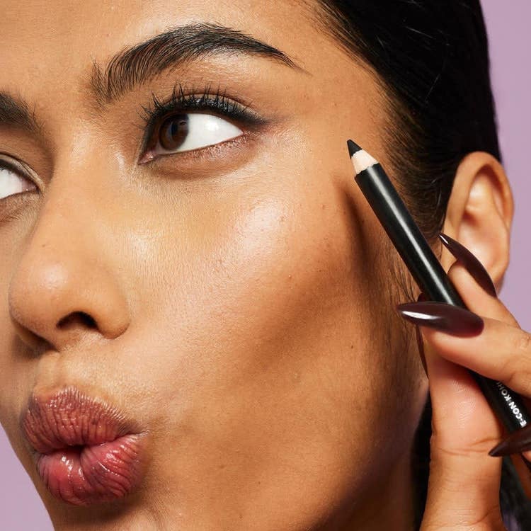 e.l.f. Smoky Kohl Eyeliner Lápiz delineador de ojos kohl suave para crear looks de ojos ahumados y difuminados